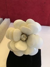 Large White Flower Stretch Band Statement Ring