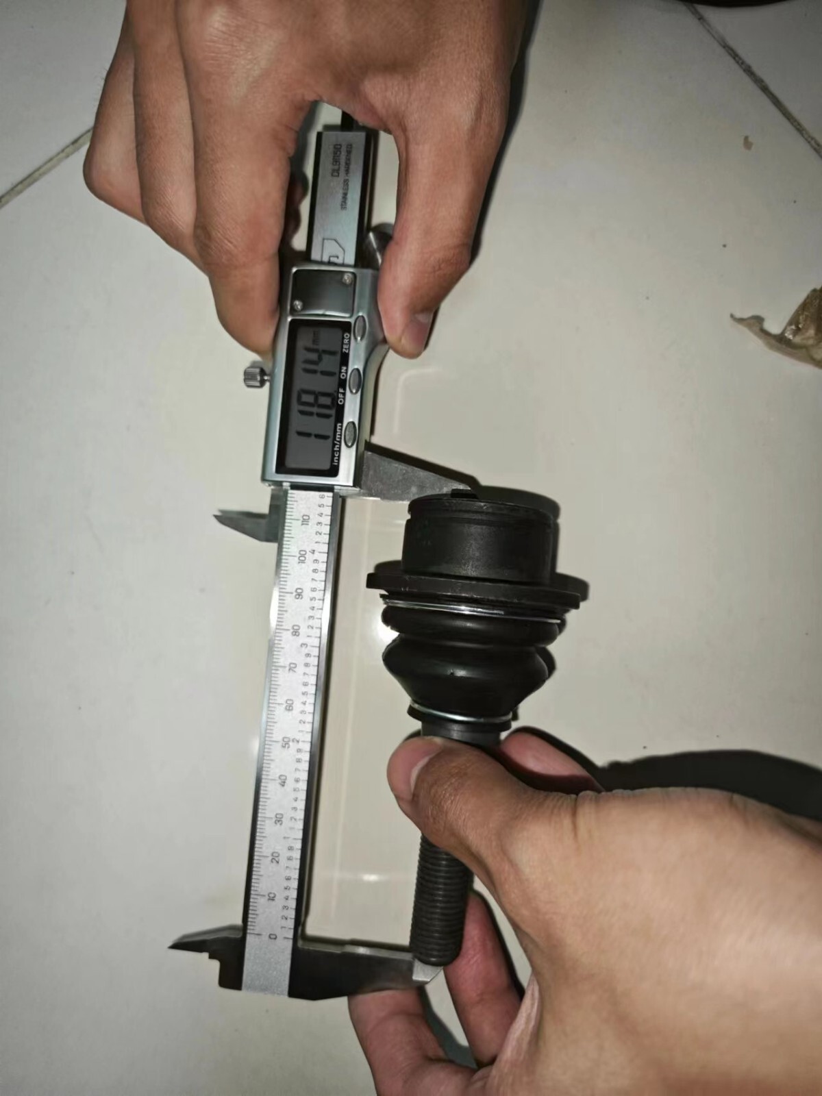 Aston Martin Vantag front lower control arm ball joint 4G433A052BE/53BE (long)