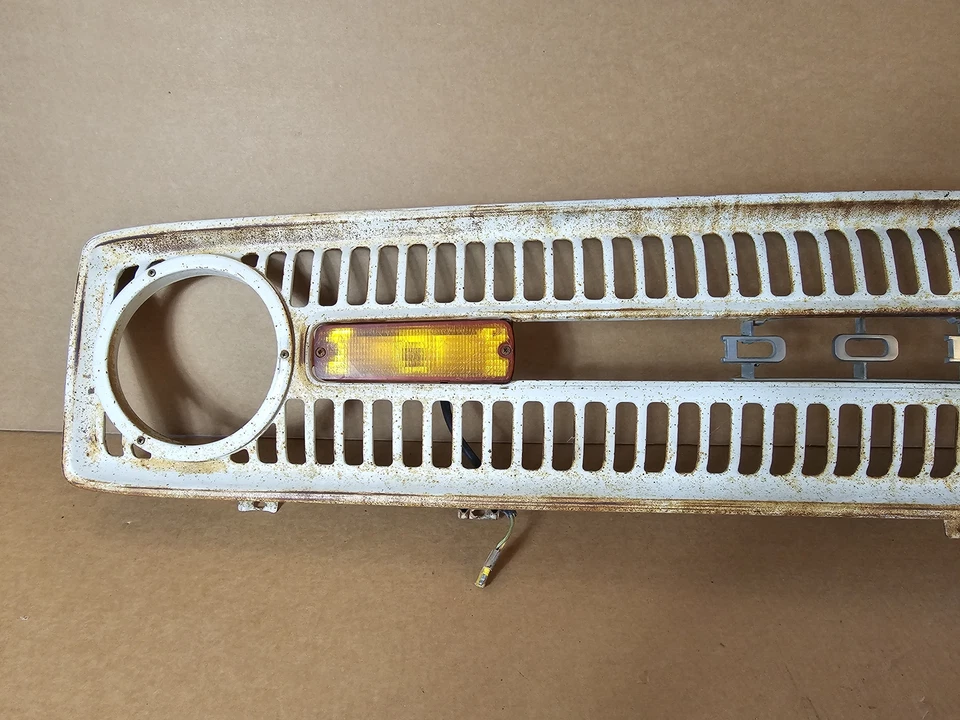 1971 - 1973 道奇 B100 B200 B300 Mopar Van Tradesman Sportsman Grille 原始设备制造商 — 第 2/4 张图片