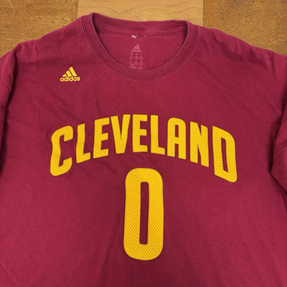 Camisa Cleveland Cavaliers Para Hombre Grande Roja Amor #0 NBA Baloncesto Adidas Foto 3 de 4