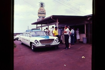 1964 ORIGINAL Dia x2 - HAWAII ''Dole Fresh Pineapple'' Stand Limousine Tour