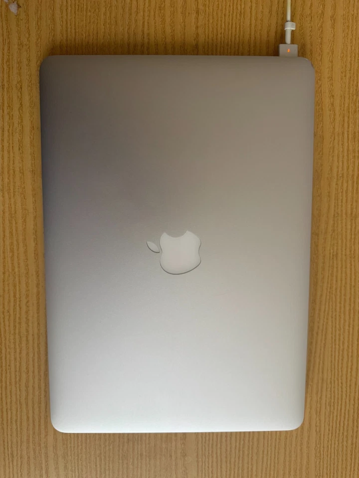 Apple MacBook Air 13" · i5 5th gen 1.8 GHz · 8GB · 256GB, foto 3 di 5