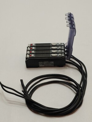 Lot of 4 KEYENCE Digital Photoelectric Amplifier (1) FS-V21RP & (3) FS-V22RP