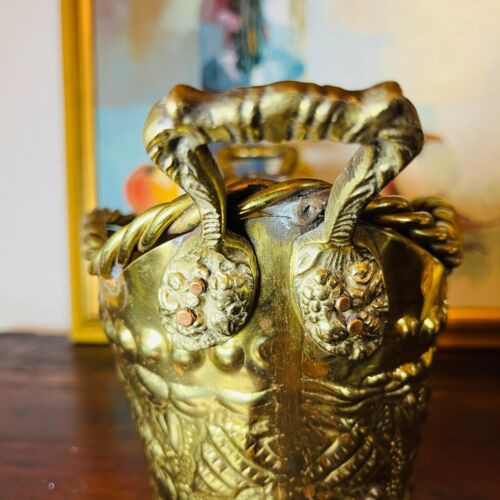 Vintage Messing Pflanzgefäß mit verzierten Griffen Muscheln Meer Cottagecore MCM Patina - Bild 7 von 10