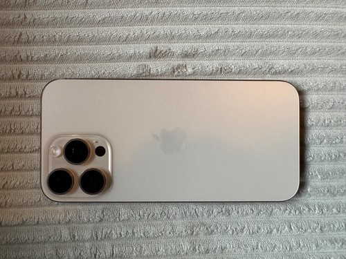 Apple iPhone 16 Pro Max - 6,9"/256GB Desert Titaniun - Zdjęcie 2 z 6
