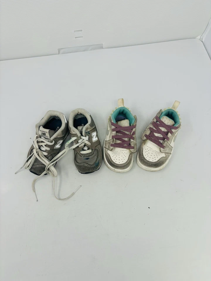 Juego de 2 zapatos para niños pequeños (New Balance y Nike) talla 4-5 de EE. UU. para niñas Foto 3 de 4