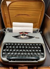 Royal Royalite Portable Typewriter c.1960 Green Key Original Case Retro