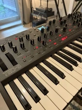 Oberheim TEO-5 Compact 5-Voice Polyphonic Synthesizer