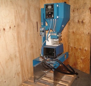 Nordson 2302 hot melt applicator (2) guns , feeder and hopper