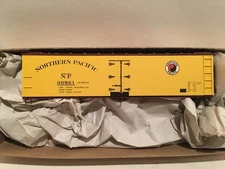 HO Accurail 8004 Northern Pacific 40’ Wood Reefer Boxcar Kit NP #90861