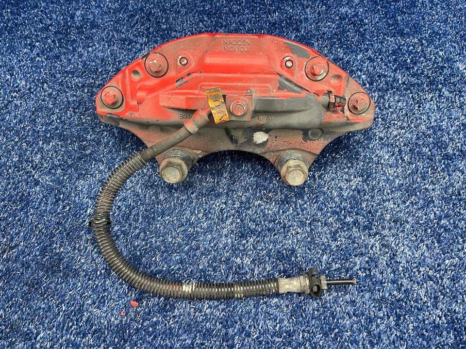 2016–2020 凯迪拉克 CT6 左前制动卡钳布雷博 FL 原始设备制造商 84059651 — 第 3/4 张图片