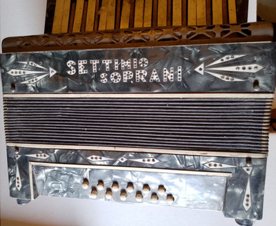 SETTIMIO SOPRANI AKKORDEON H.36 CM TASTATUR REPARATURBEDÜRFTIG siehe FOTOS