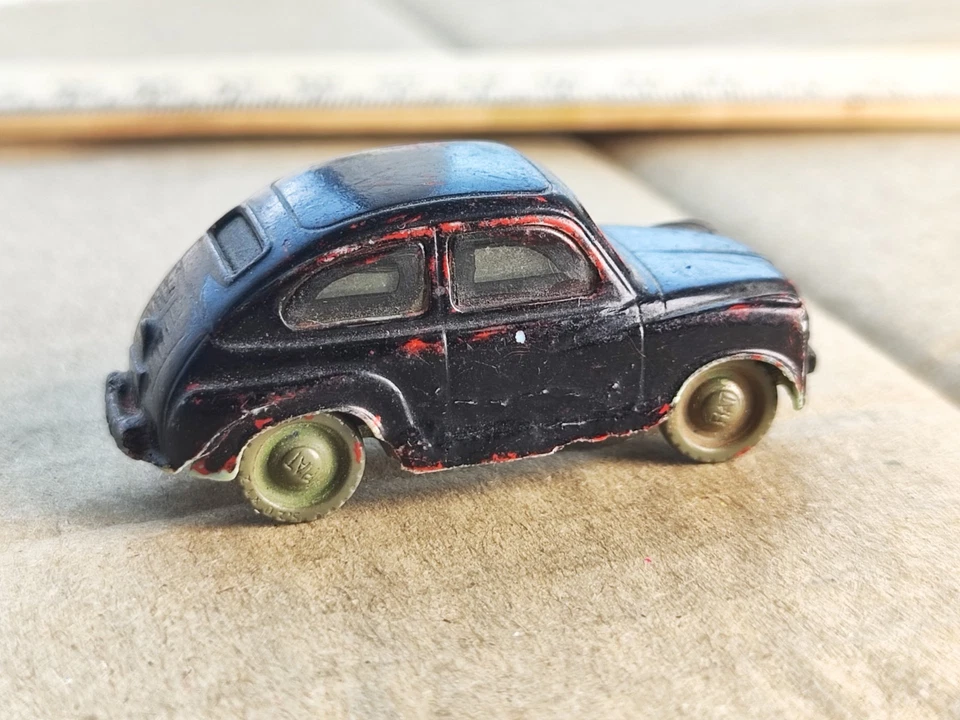 Auto d'epoca retrò Fiat 600 Siku, Germania, piccolo modello di auto - Immagine 3 di 4