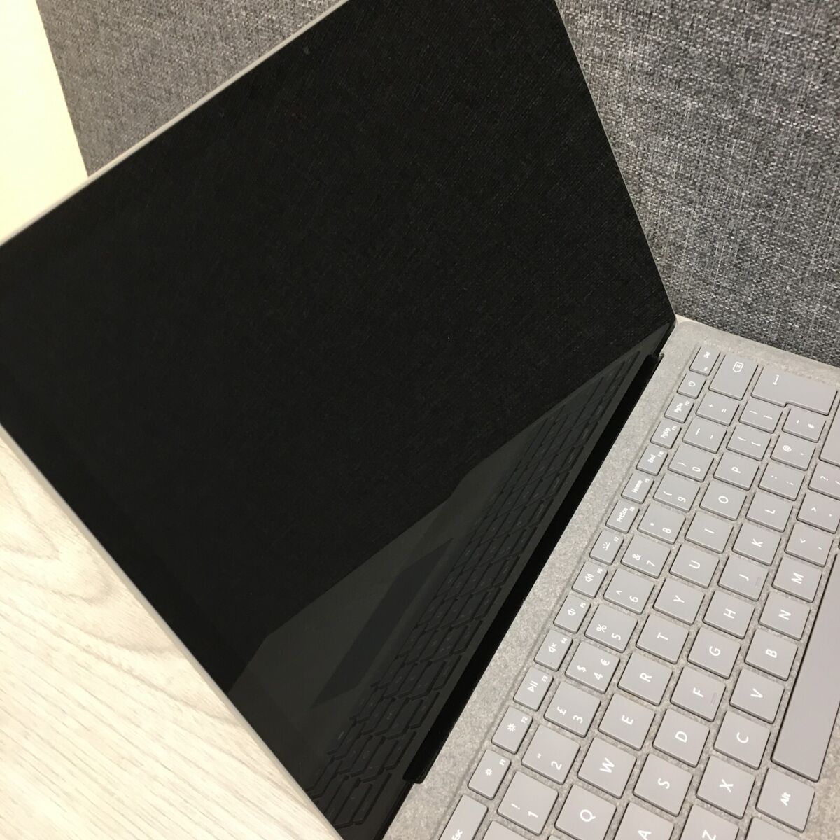 Microsoft Surface Laptop 2 1769, i5-8250U CPU, 8GB RAM, 256GB SSD, Windows 11 Microsoft Surface Laptop 2 1769, i5-8250U CPU, 8GB RAM, 256GB SSD, Windows 11