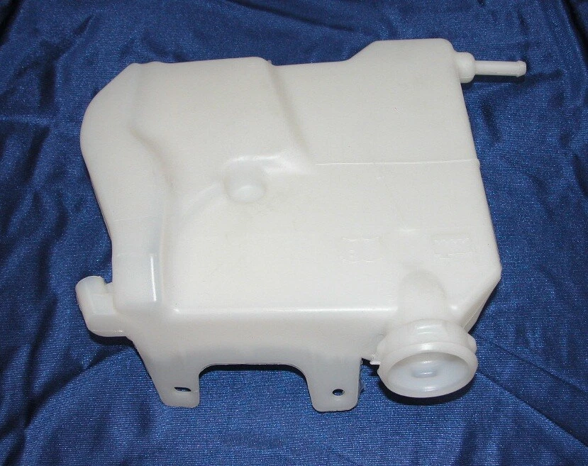 Nueva botella de desbordamiento de refrigerante para radiador GM compatible con 04-11 Impala 04-07 Grand Prix Foto 2 de 4