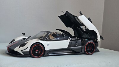 1:18 Almost Real Pagani Zonda Cinque Roadster Modellauto 2009 Bianco Benny Weiss