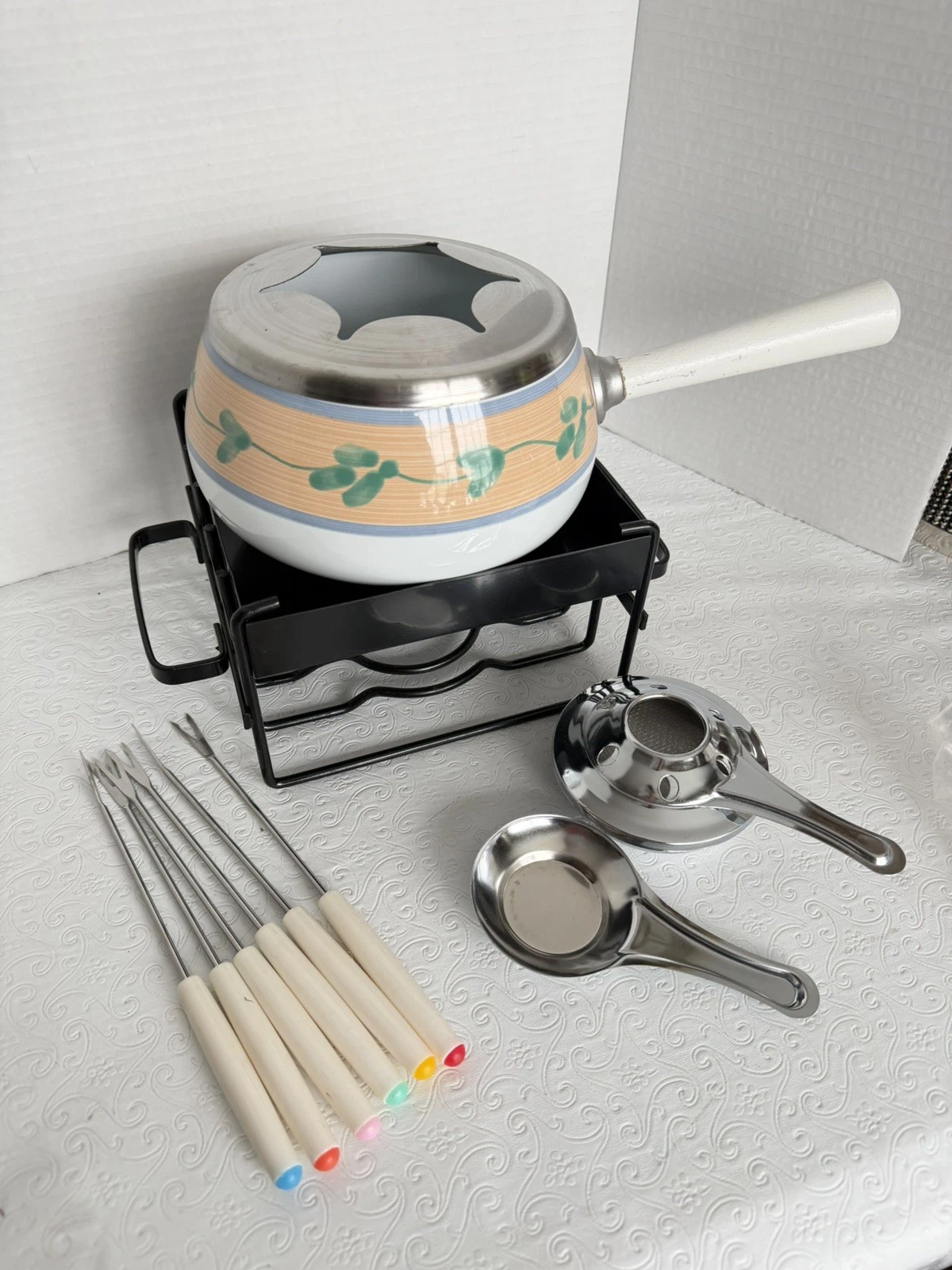 Vintage Mid Century 2 Qt Porcelain Enameled Metal Fondue Set
Opens in a new window or tab