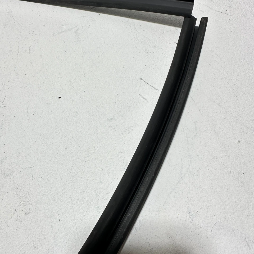 Front Left Side Window Channel Door Run Seal Glass Acura TLX 2021 OEM - Image 3 of 4
