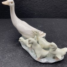 Laden “Little Ducks After Mother 1307 J Huerta 1974 Ducklings Goose 3.75" Tall