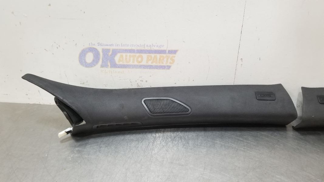 Maserati Levante 2019-2019 Right Pillar covers Pair Black