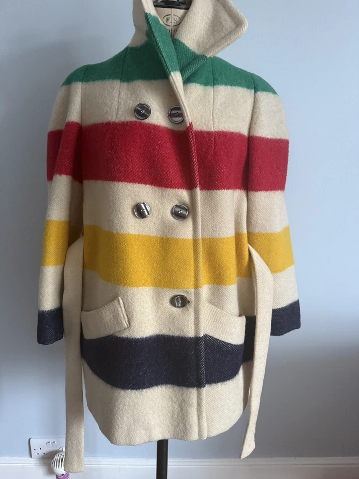 Hudson’s Bay Coat - True Vintage - Made in Canada - 100% wool - iconic stripes - Image 4 of 4