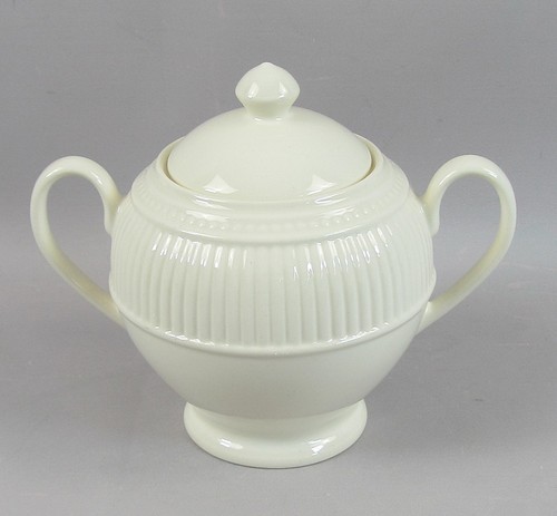 Wedgwood WINDSOR Zuccheriera coperta a costine panna 5" (12 cm) - Foto 2 di 7