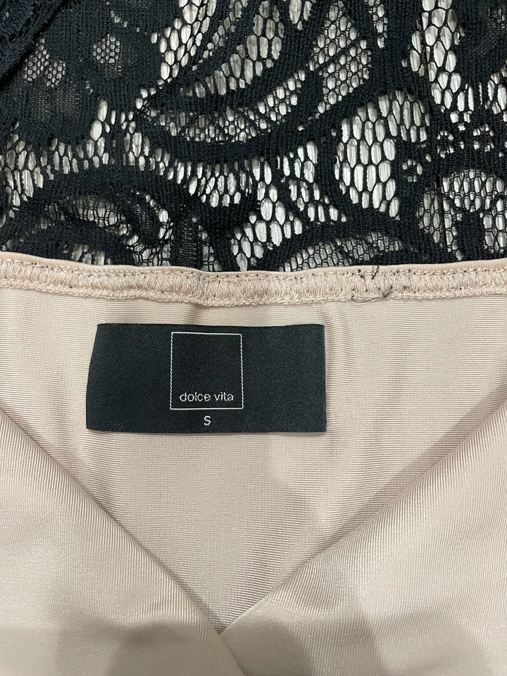 Mameluco Dolce Vita Clarice elástico floral de encaje en negro Foto 2 de 3