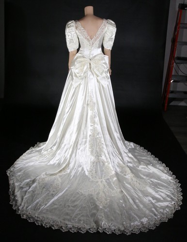 Unbranded Vintage 80s White Satin Beaded Wedding Dress with Train sz 6 - Picture 2 of 4