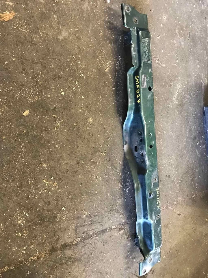 1996-2000 Plymouth Voyager Radiator Support Assembly OEM Foto 2 de 3