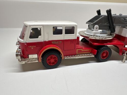 Corgi American LaFRANCE Rochester NY Aerial Ladder Fire Truck Diecast - Picture 2 of 9
