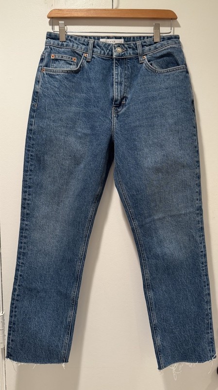 TOPSHOP NEW! Light Wash STRAIGHT LEG High Rise Cropped Jeans w/ Raw Hem Sz W29