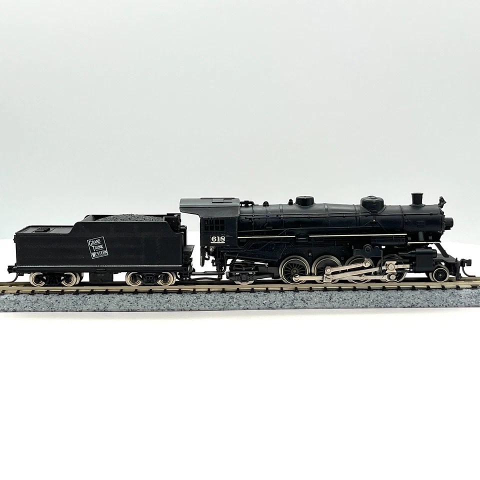 Atlas N Scale Grand Trunk Western 2-8-2 Heavy Mikado Steam Locomotive Std DC - Image 3 of 4