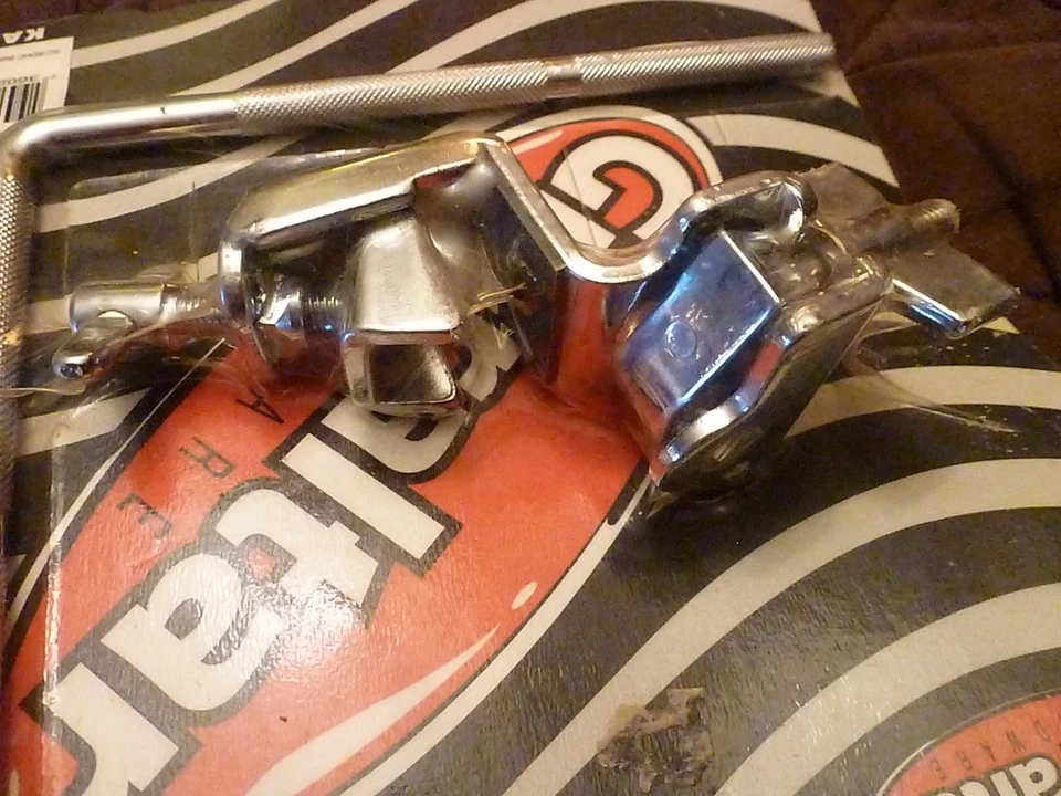 GIBRALTAR COWBELL MOUNT - BASS DRUM HOOP CLAMP - CLASSIC - NEW OLD STOCK - Image 3 of 3