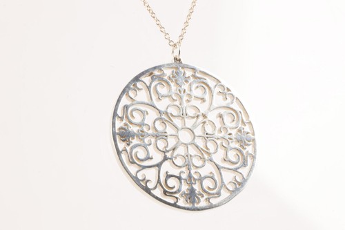 20" Tiffany & Co. 925 Silver Enchanted Scroll Necklace (6.43g.) - Picture 2 of 5
