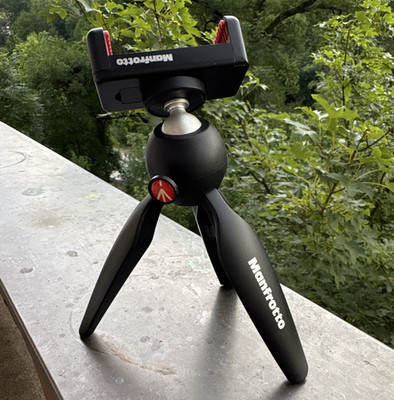 Manfrotto PIXI Mini Tischstativ mit Smartphone-Halterung, Kugelkopf, faltbar