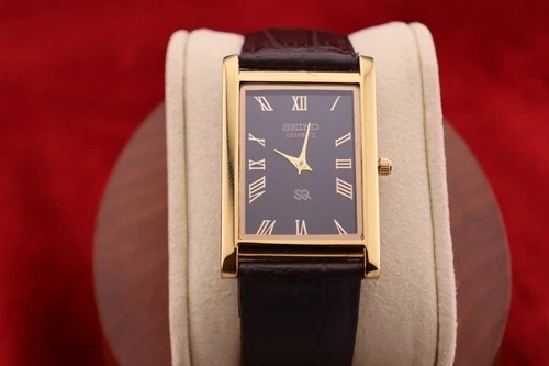 ⌚✨ Vintage Seiko Slim Quartz Gentlemen's Black Dial ,Dark Brown Dress Watch