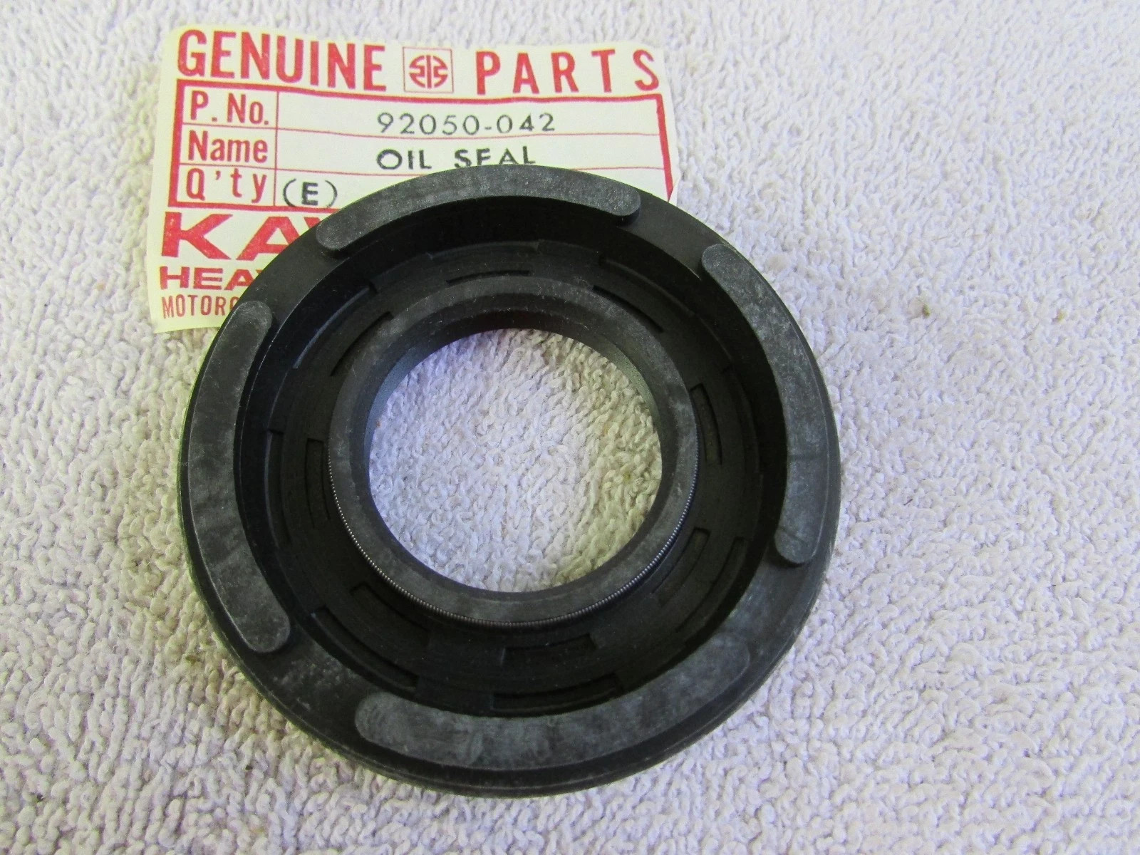 KAWASAKI H1 MACH IV 1972-1975 CRANKSHAFT OIL SEAL OEM TCY306210 NOS 92050-042