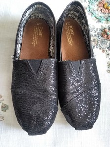 toms black glitter