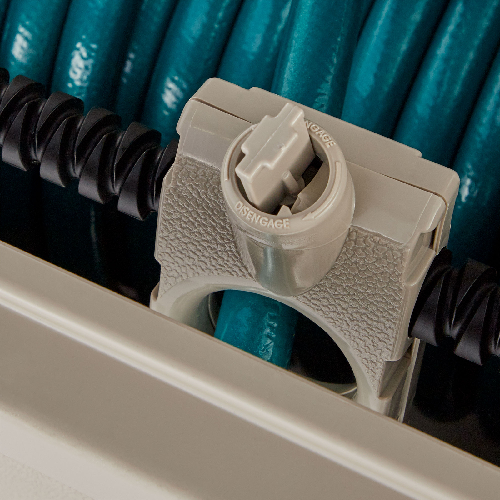 Suncast Swivel Smart Trak Hose Hideaway 225 Foot Hose Reel Storage Bin