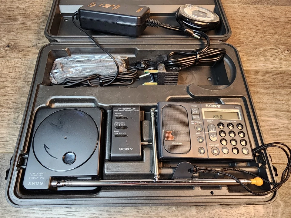 PARA REPUESTOS/ENCENDIDOS SONY ICF-SW1 + ACCESORIOS + ESTUCHE RÍGIDO Foto 4 de 4