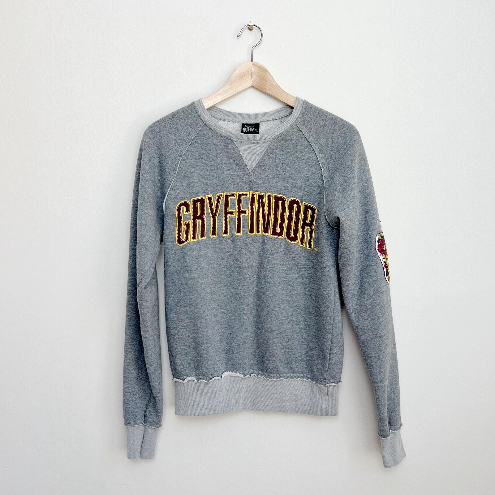 Universal Studios Authentic Gryffindor Sweatshirt… - image 13