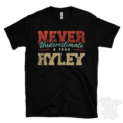 NEVER UNDERSCHIMATE A TRUE RYLEY T-SHIRT - Wear Your Name Proudly