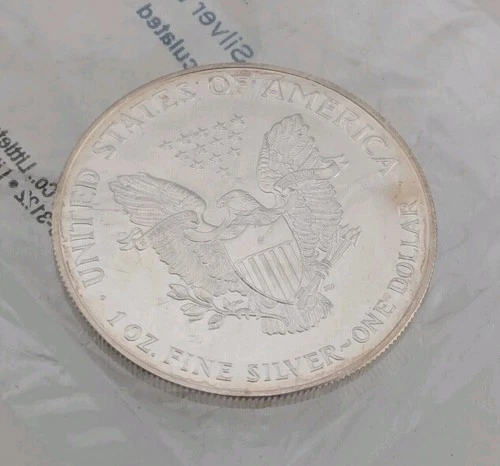 2001 Uncirculated American Silver Eagle 1 Troy Oz .999 Fine Silver