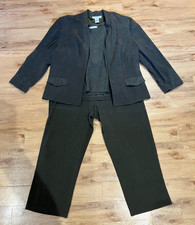 Sag Harbor  Ladies 3 Piece Trouser  Suit  - Size 18 USA - Green