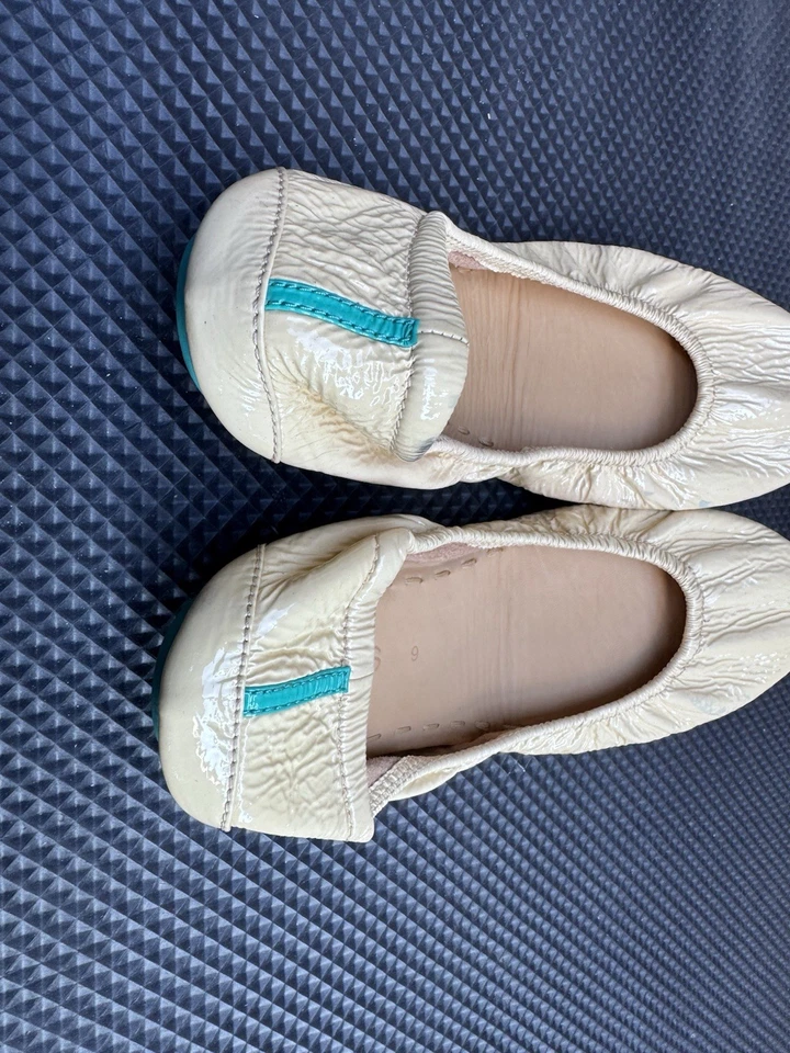 Sapatilhas de balé dobráveis femininas Tieks by Gavrieli biscotti bege couro envernizado 9 - Imagem 4 de 4