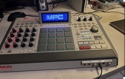 Akai Professional MPC Renaissance Sampler & Sequencer 16 Pads Tabletop Headphone