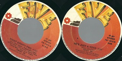DISC 45 GIRI TWIST '82    TWIST EIGHTY-TWO // HE'S JUST A YOYO §§