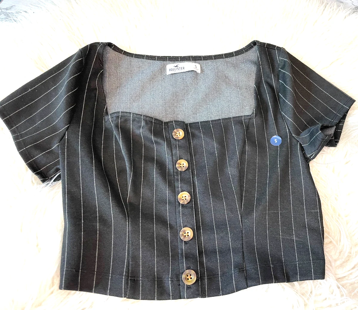 Hollister button sale front crop top