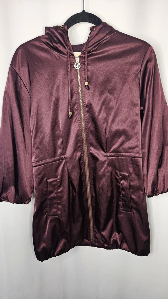 CHAQUETA IMPERMEABLE LARGA MICHAEL KORS ELEGANTE PÚRPURA CON CAPUCHA ANORAK CINTURA CECHADA P/M Foto 2 de 4