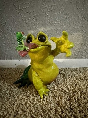 Kitty's Critters Bon Appetit Frog Figurine 2006 Collectible Sculpture